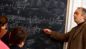 Gândul: Mii de profesori pensionari cu posturi de suplinitori vor fi plătiţi cu ora