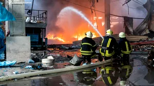 Dronele rusești lovesc „infrastructura critică” din Vinnytsia, provocând incendii