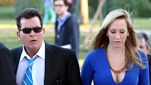 Charlie Sheen s-a despărţit de logodnica sa, vedeta porno Brett Rossi