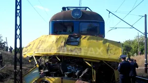 Ucraina: 42 de morţi după coliziunea între un tren şi un autocar - FOTO