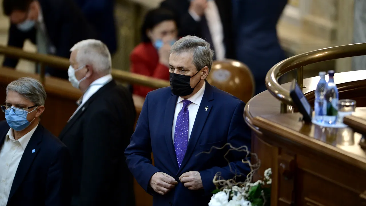 Moţiunea simplă împotriva lui Marcel Vela a fost adoptată de Senat. Ministrul de Interne le-a transmis senatorilor: La următorul mandat, jumătate plecaţi acasă