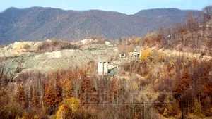 Autorizaţia care permitea crearea unui şantier în cadrul proiectul minier aurifer de la Certej a fost suspendată