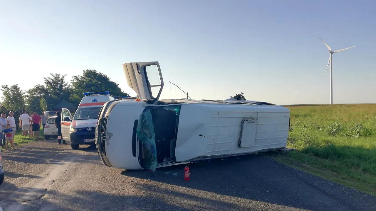 Şoferul tractorului care a fugit, după ce a produs un accident major în Buzău, soldat cu 12 răniţi, a fost reţinut