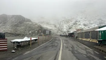 SOCIAL Prima ninsoare din acest sezon pe Transfăgărășan. DRDP Brașov: Traficul nu este afectat