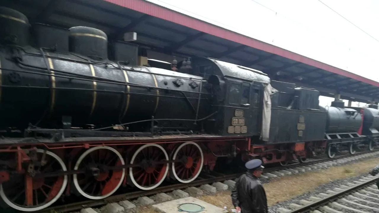 Un tren construit în urmă cu 100 de ani a fost expus în Gara CFR Galaţi | GALERIE FOTO 