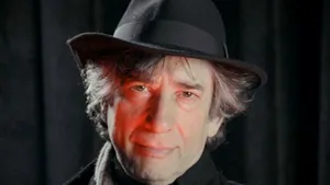 Autorul Neil Gaiman se confruntă cu mai multe acuzaţii de agresiune sexuală