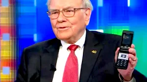 Warren Buffett, multă vreme cel mai bogat om din lume, şi-a schimbat telefonul cu clapetă, vechi de 10 ani. Modelul pentru care a optat miliardarul