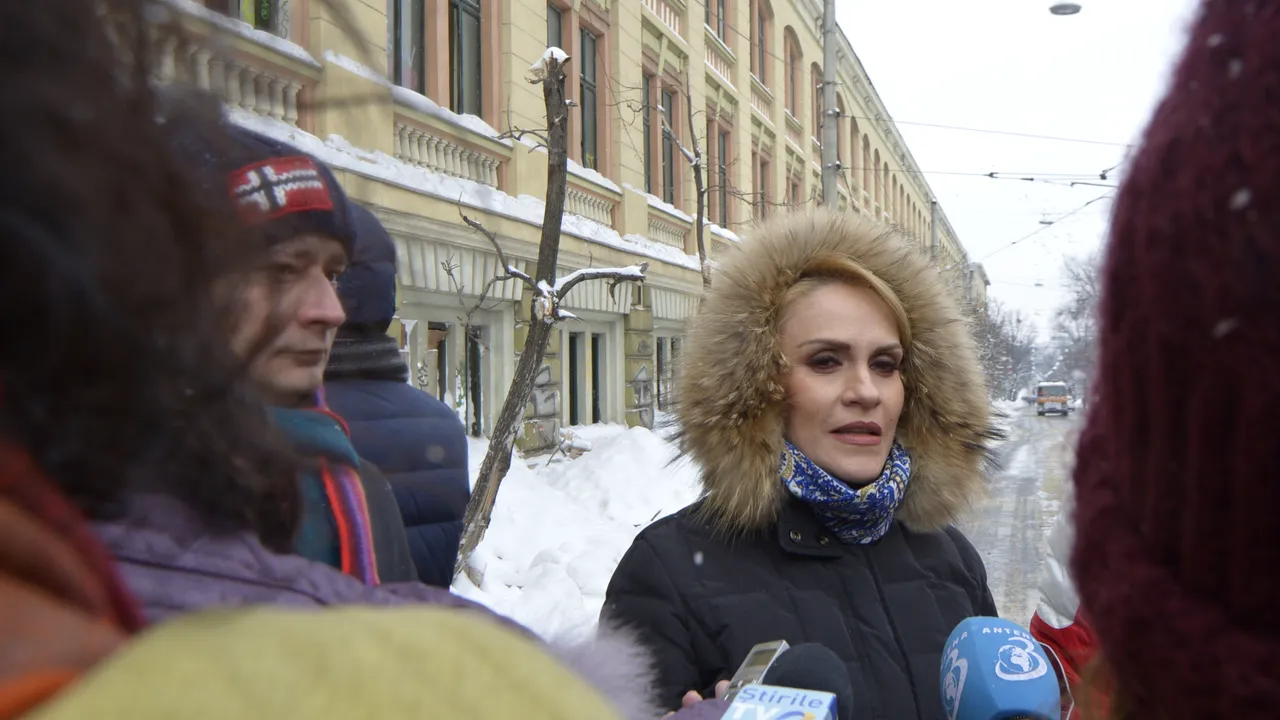 Gabriela Firea: Până dimineaţă toate staţiile RATB vor fi deszăpezite iar străzile adiacente până mâine seară