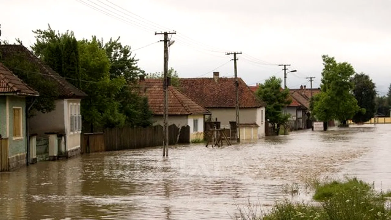 Mai multe locuinţe au fost inundate la Vaslui în urma ploilor torenţiale