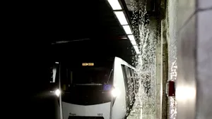 Un bărbat a murit după ce a căzut sub metrou la staţia Eroilor. Bărbatul avea 26 de ani şi s-a sinucis