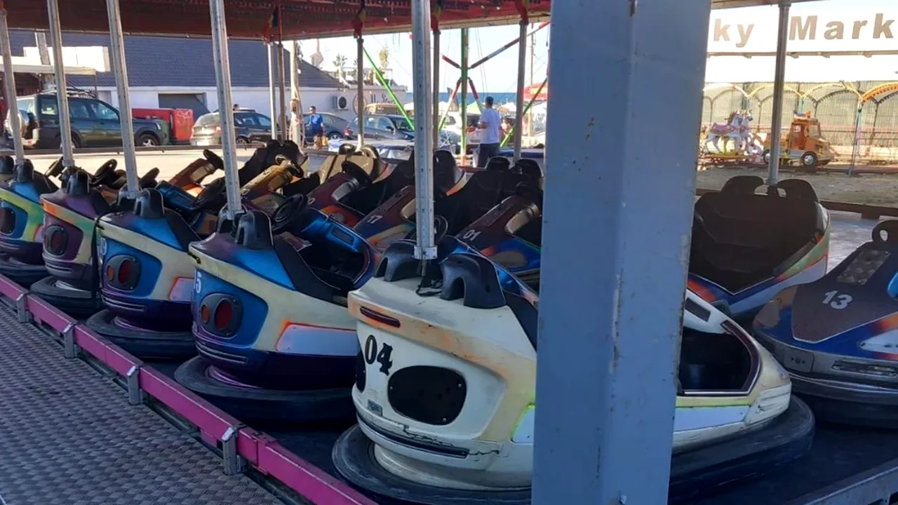 Parcuri de distracţii fără autorizaţie, trambuline ruginite, maşinuţe rupte şi nesigure, pe litoral