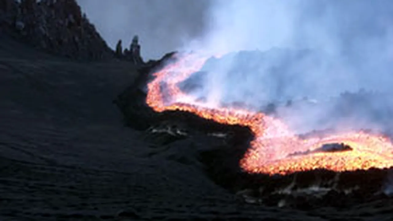 Vulcanul Etna a început să erupă
