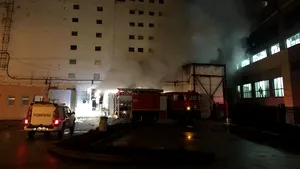 70 de angajaţi de la mai multe firme, evacuaţi din cauza unui incendiu la subsolul unei clădiri din Cluj Napoca FOTO