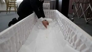 A apărut kit-ul funerar low-cost, pe stil Ikea. Lista obiectelor incluse | VIDEO