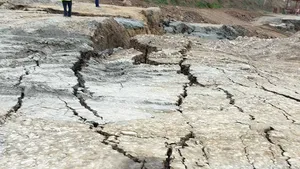 Aluncare masivă de teren pe un drum dintr-o comună din Vrancea