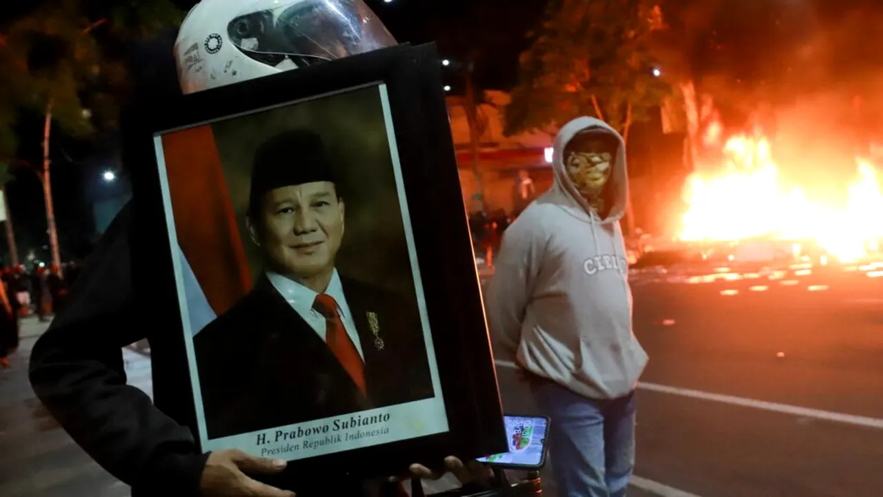 Proteste de amploare în Indonezia: Cel puțin 20 de persoane sunt date dispărute