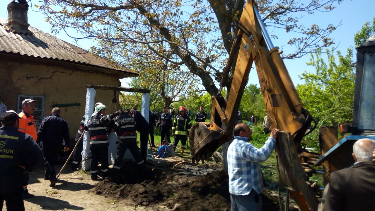 Mama şi bunica lui Dănuţ, copilul salvat din fântână după 10 ore, sunt audiate de anchetatori