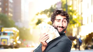 Banii chiar aduc fericirea? Un nou studiu vine cu un răspuns clar