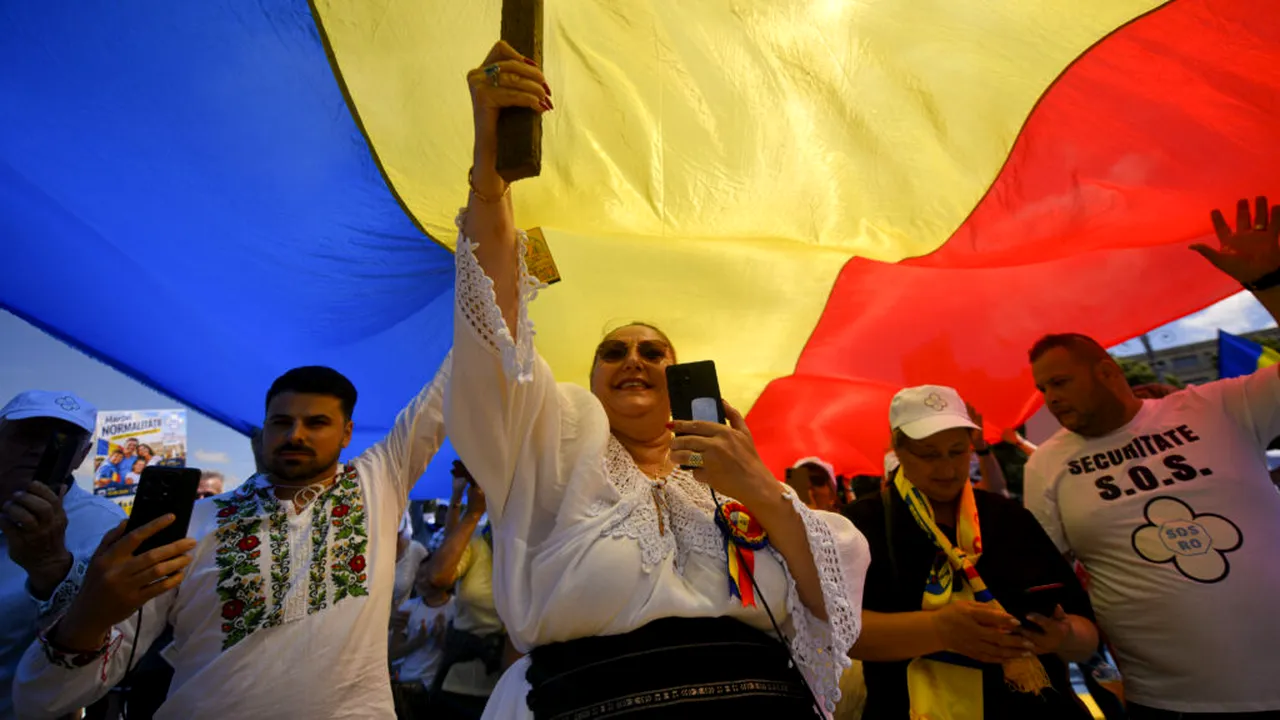 Diana Șoșoacă și Dan Diaconescu au participat la „Marșul Normalității”, organizat în sprijinul valorilor familiei tradiționale