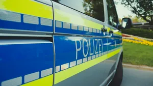 Poliţia din Berlin investighează un ofiţer care a lovit o activistă irlandeză la un protest