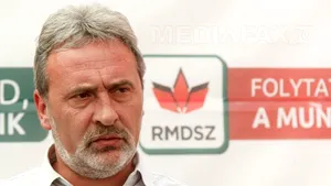 Primarul din Târgu Secuiesc, amendat de prefect pentru că a arborat puţine steaguri de 1 Decembrie