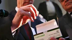 Adrian Streinu - Cercel, primul român vaccinat în campania împotriva gripei porcine
