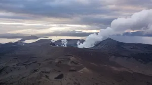 Specialiştii anunţă că vulcanul Taal din Filipine se „reîncarcă”: O erupţie ar putea provoca un tsunami şi o ploaie de pietre şi lavă 