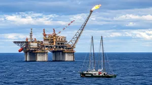 Greenpeace blochează un proiect de gaze în Australia. Activiștii au ocupat o platformă în largul oceanului