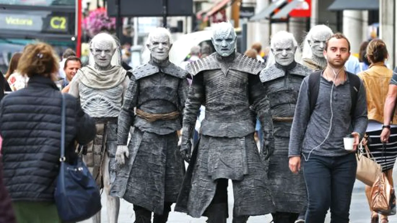 FOTO, VIDEO | Iarnă în mijlocul verii: Umblătorii Albi au cucerit Marea Britanie. Regele Nopţii din „Game of Thrones” s-a plimbat pe străzile Londrei. Elemente INEDITE în sezonul 7 al GOT