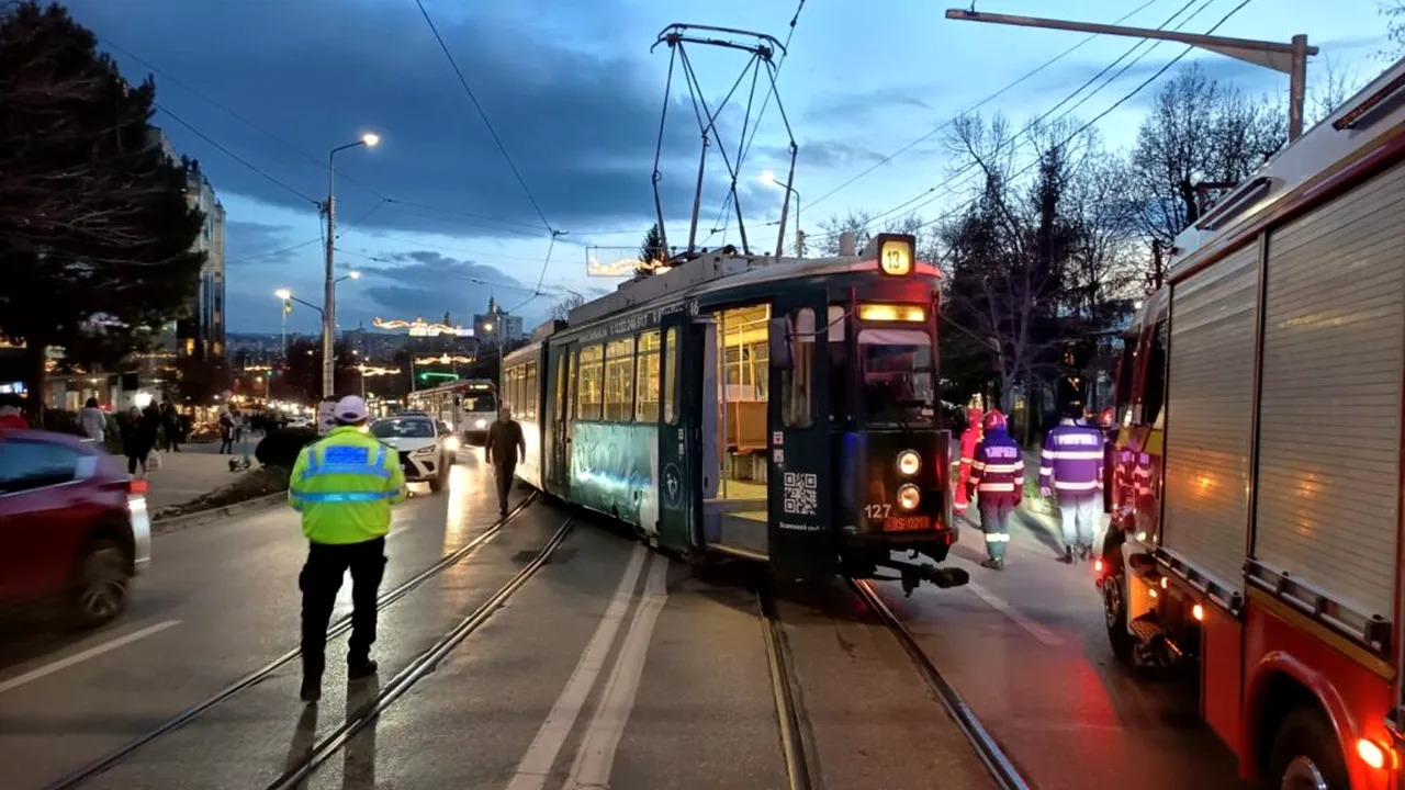 Un tramvai a deraiat la Iași în urma unui accident