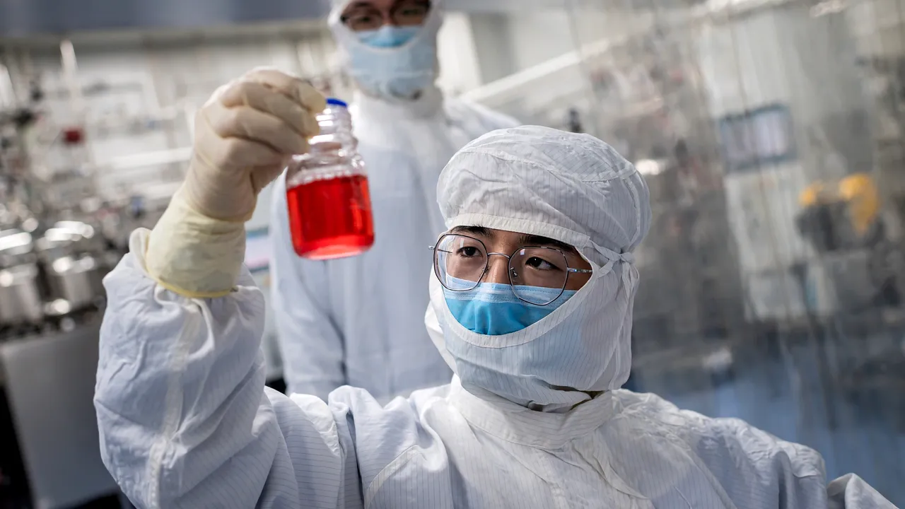 Wall Street Journal: China injectează sute de mii de oameni cu vaccinuri experimentale împotriva Covid-19