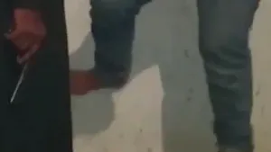 Militanţi ai grupării Stat Islamic, filmaţi în timp ce torturau un băiat sirian în vârstă de 14 ani - VIDEO