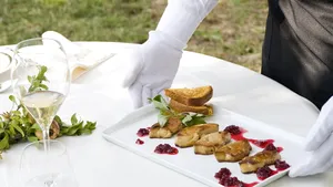 Cele mai dorite calificări din învăţământul profesional: mecanic auto, ospătar şi frizer