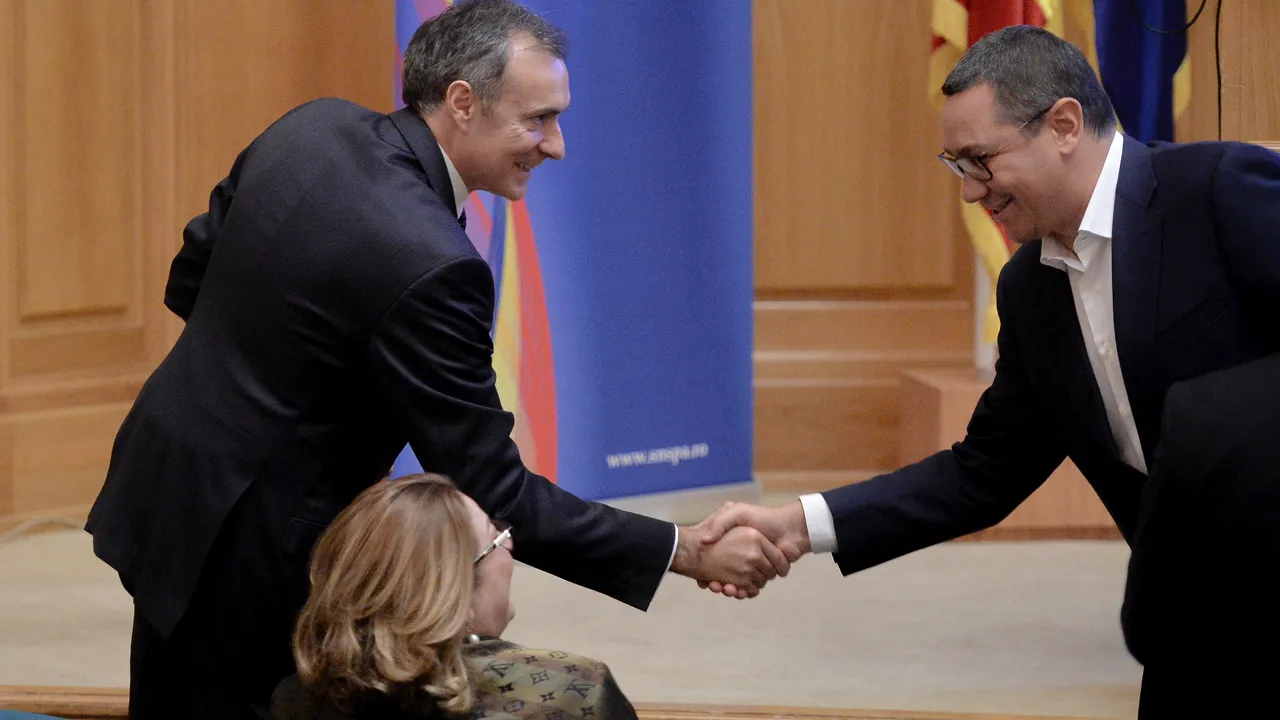 Ion Cristoiu: Aşa de tare l-a influenţat pe Victor Ponta strângerea de mână a lui Florian Coldea?!