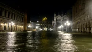 Dezastru la Veneţia. Doi morţi si apă înaltă de 2 metri. Cea mai puternică maree din ultimii 50 de ani. VIDEO