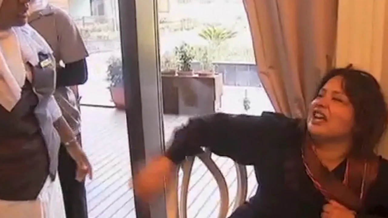 Familia femeii violate de oamenii lui Kadhafi susţine că autorităţile încearcă să o mituiască