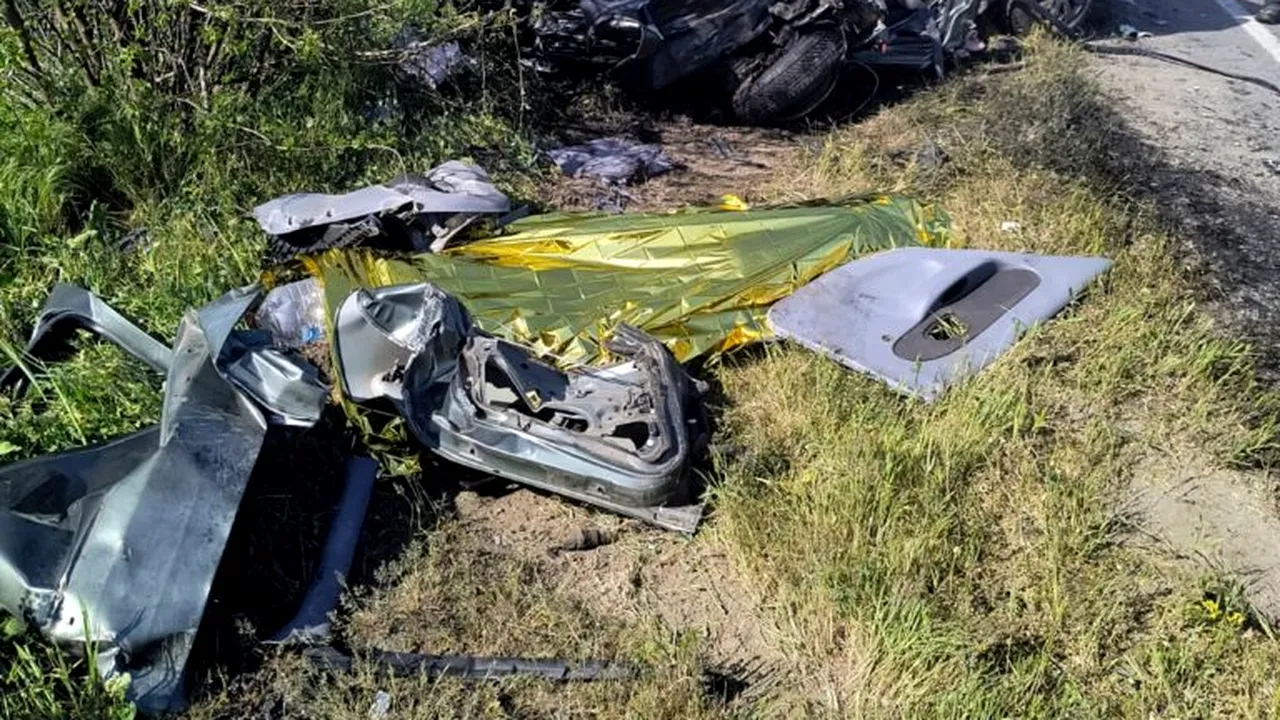 Arad: O femeie ucisă şi doi copii răniţi grav după un accident între o maşină şi un TIR