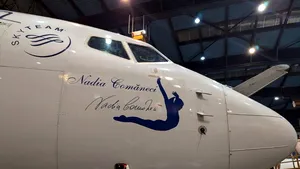 Aeronava TAROM care îi va duce pe sportivii români la Jocurile Olimpice, botezată Nadia Comăneci