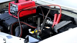 În Cât Timp Se Încarcă O Baterie Auto La Redresor? Descoperă Cel Mai Bun Redresor Auto