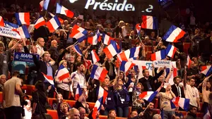 Probleme pentru candidatul de extremă dreapta, Marine le Pen. Sediul central din Paris al formaţiunii populiste Frontul Naţional, percheziţionat de poliţie