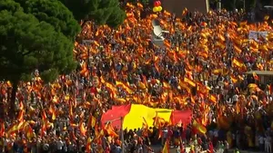 Mii de manifestanţi unionişti au ocupat piaţa Puerta del Sol din Madrid | VIDEO