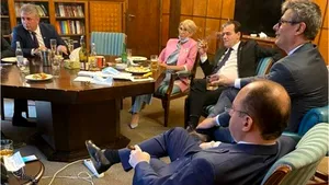 COMENTARIU Lelia Munteanu: La covedia è finita!