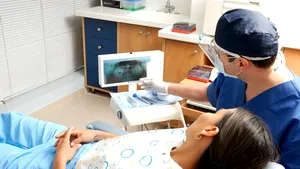 Colegiul Medicilor Stomatologi cere fundamentarea pe date a cifrei de școlarizare. Tinerii reclamă dificultăți în găsirea unui loc de muncă