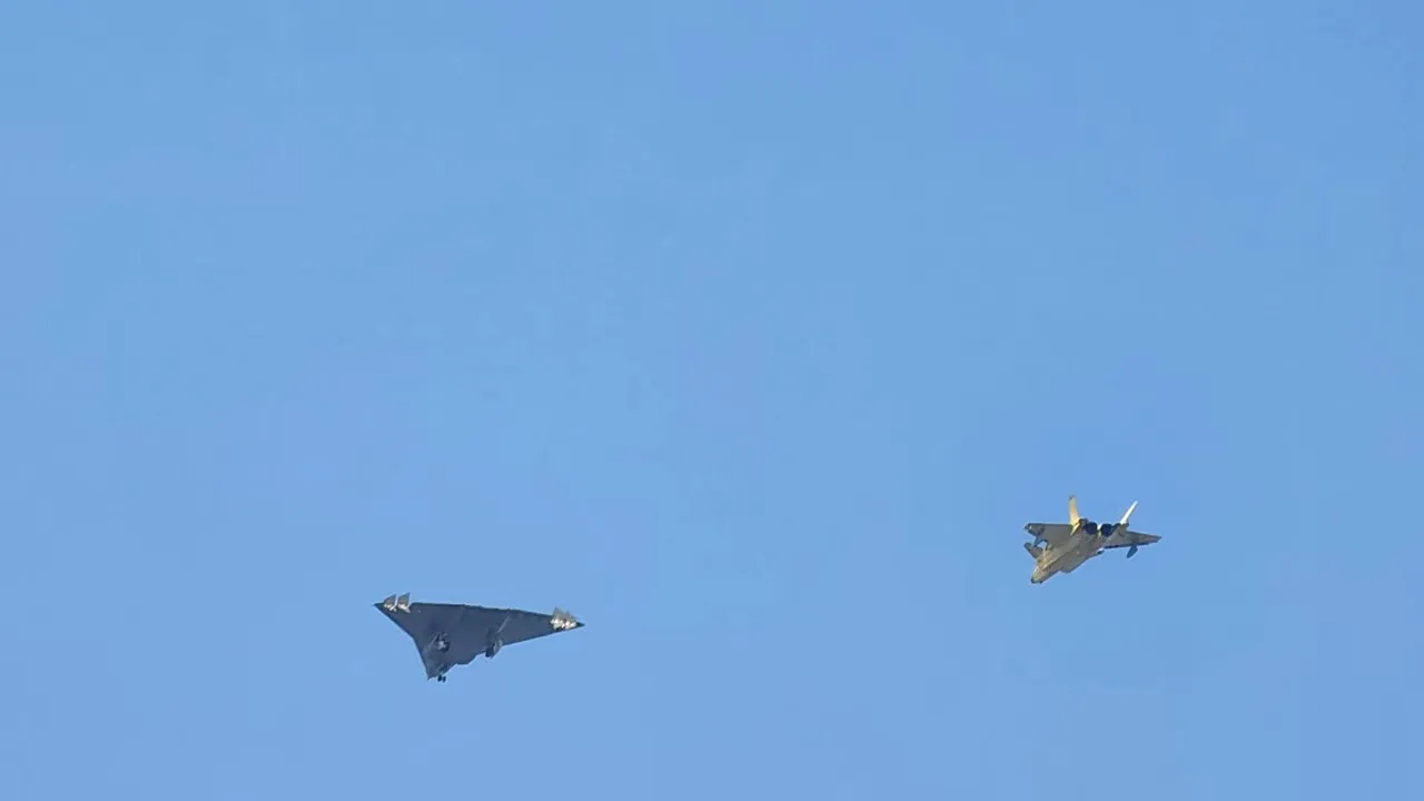 Au apărut imagini care par să arate noi modele de avioane militare chineze