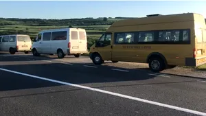 VIDEO Şofer care transporta elevi la şcoală, prins băut la volan. Ce alcoolemie avea bărbatul