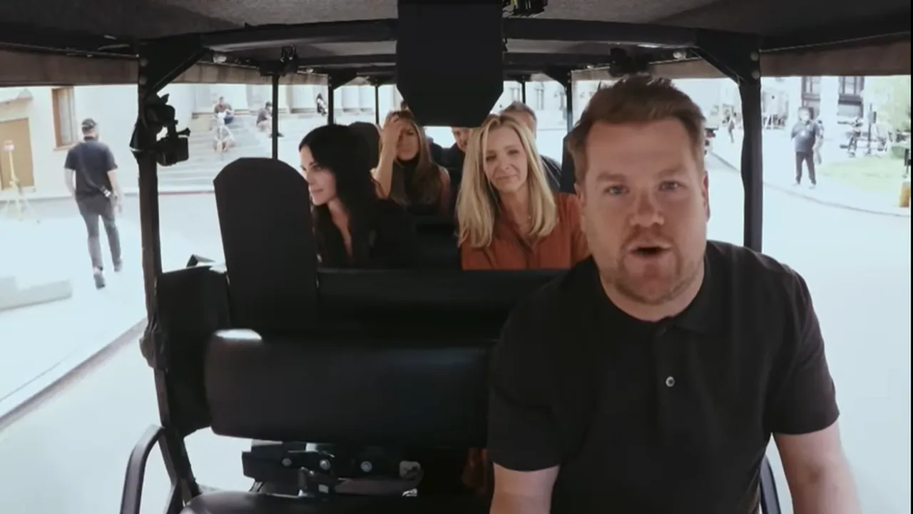 VIDEO O nouă reuniune pentru fanii serialului „Friends”. Actorii au cântat celebra melodie a sitcomului