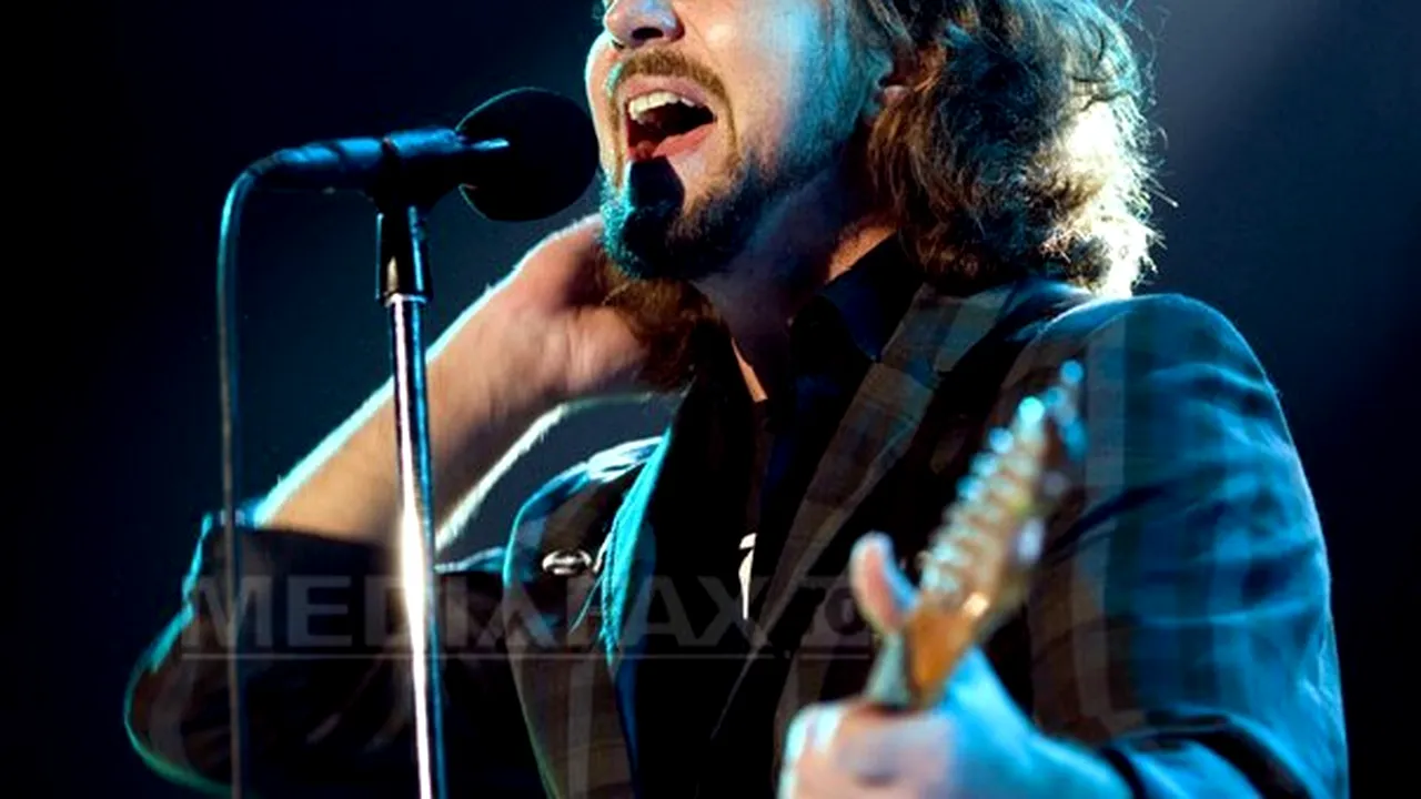 Eddie Vedder, solistul trupei Pearl Jam, s-a căsătorit