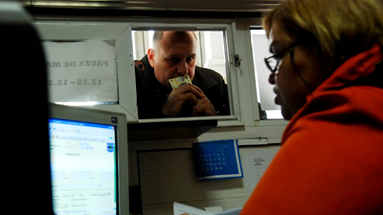 Funcţionarii publici şi cei contractuali pot avansa o dată la 2-3 ani