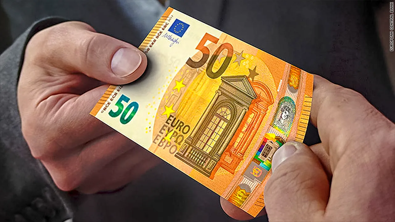 VIDEO O nouă bancnotă de 50 de euro, cea mai folosită dintre banii europeni, a fost introdusă în circulaţie de Banca Centrală Europeană