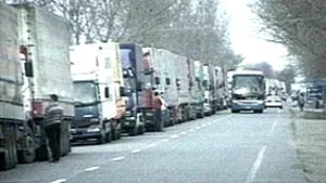 Cozi de camioane pe cinci kilometri, la ieşirea din ţară prin Nădlac